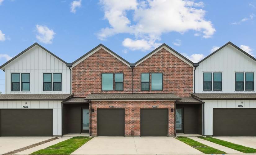 b4 townhome - 2 bedroom floorplan layout with 2.5 bathrooms and 1367 square feet