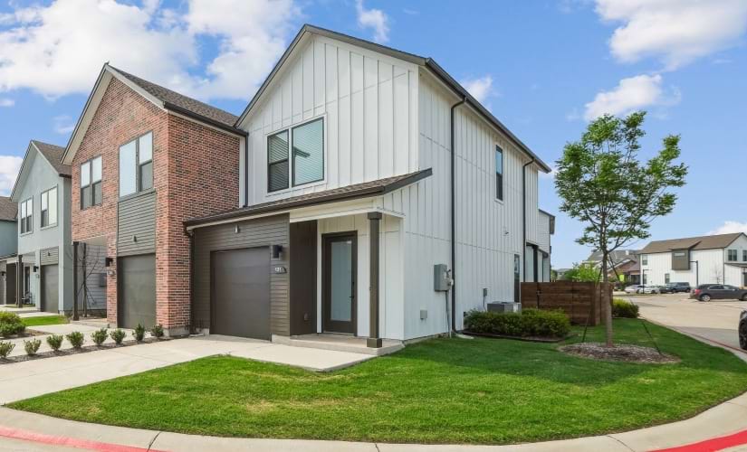 b3 townhome - 2 bedroom floorplan layout with 2.5 bathrooms and 1326 - 1335 square feet